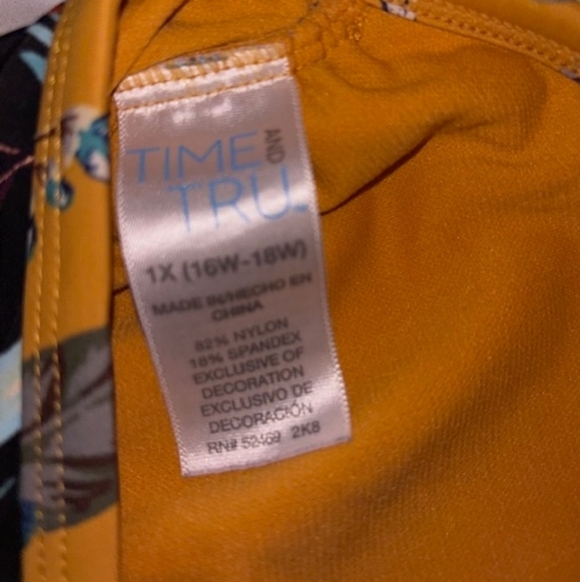 Time and Tru Tropical Swim Top - Picture 3 of 5